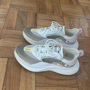 APL women’s streamline Size 8
White clear midnight colorway 
very good condition